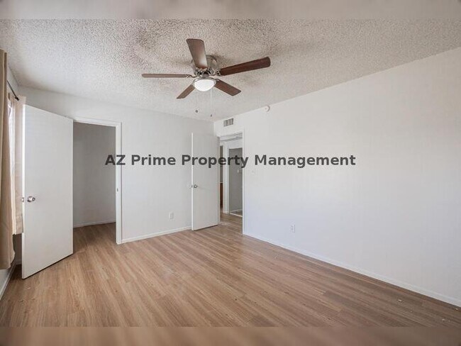 Building Photo - 925 W Peoria Ave