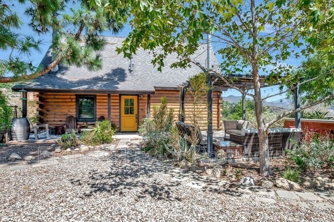 Building Photo - 2689 Daisy Ln