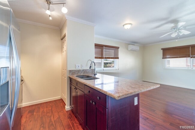 Building Photo - Available Now! Updated 3BR/2BA/2PKG unit i...