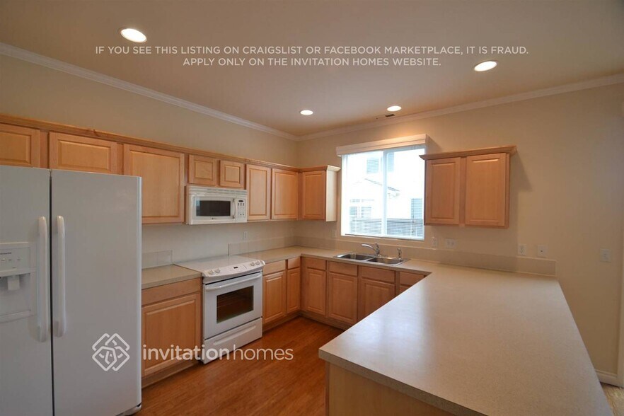 Building Photo - 6206 Park St E