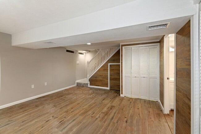 Building Photo - 90 Ridgelawn Rd