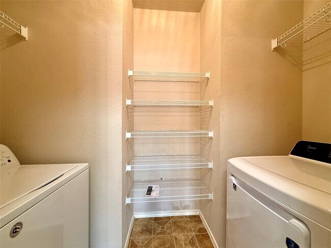 Building Photo - 1310 W Parmer Ln