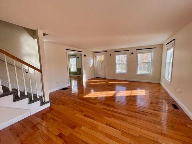 Building Photo - 27 Weare Rd