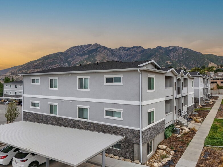 Building Photo - Canyon Heights