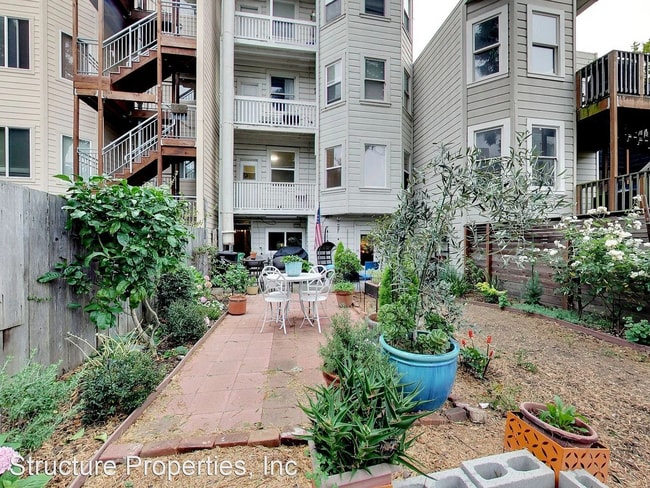 Building Photo - 478 Sanchez St