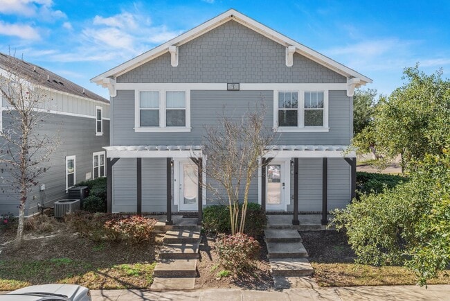Building Photo - Live at the Woodlands!AVAILABLE FOR AUGUST...
