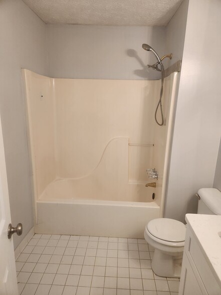 Building Photo - 482 Grove Hill Dr