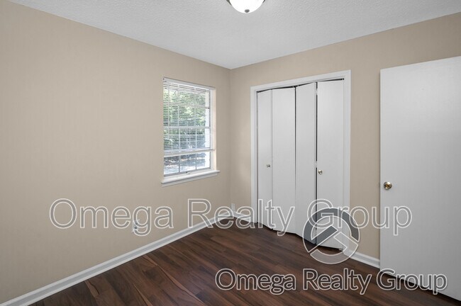 Building Photo - 425 Oakwood Ave