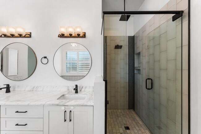 Building Photo - 4145 E Campbell Ave