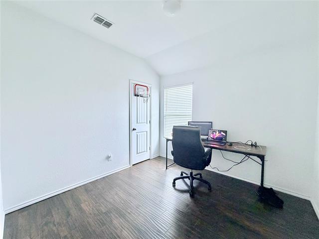 Building Photo - 520 Cantebury Park Ln