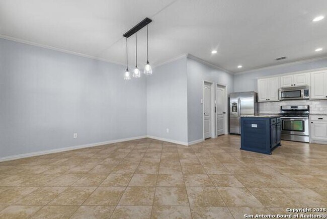 Building Photo - Move In Ready - Stunning 4 bd/2.5 Located ...