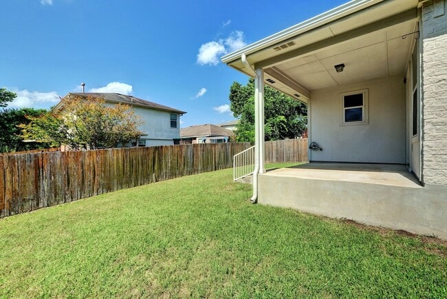 Building Photo - Charming 3BR / 2BA Rental with Fenced Yard & Covered Deck