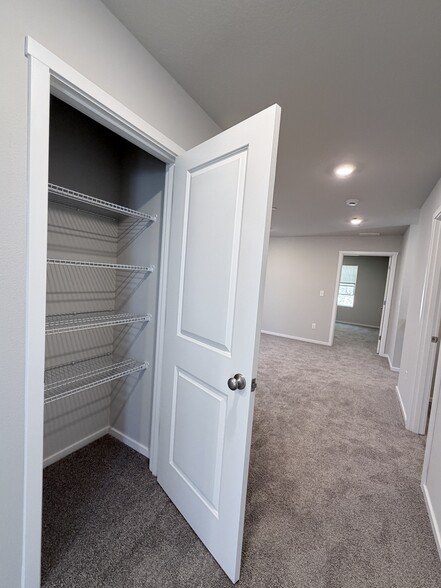 Building Photo - 9452 N Chestnut Ct