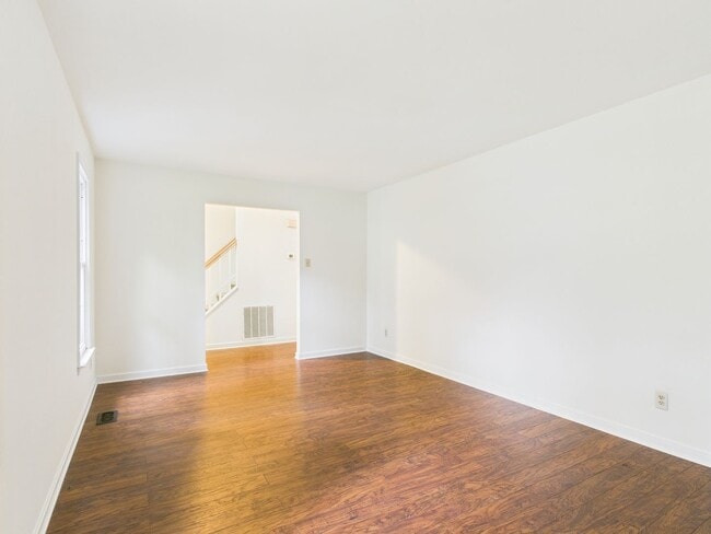 Building Photo - 8621 Sunset Knoll Rd