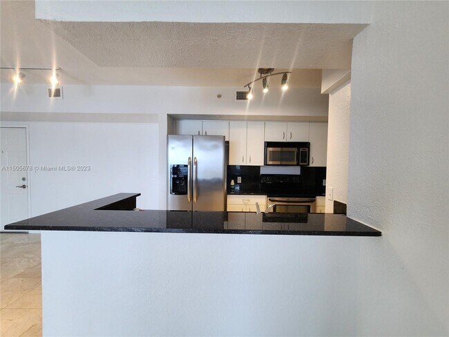 Building Photo - 1625 Kennedy Cswy