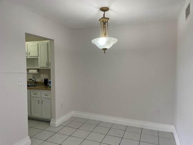 Building Photo - 1655 W 44th Pl