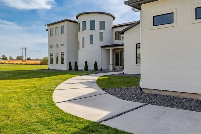 Building Photo - 12401 Rivendell Ct