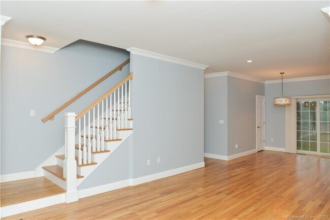 Building Photo - 17 Brookview Cir