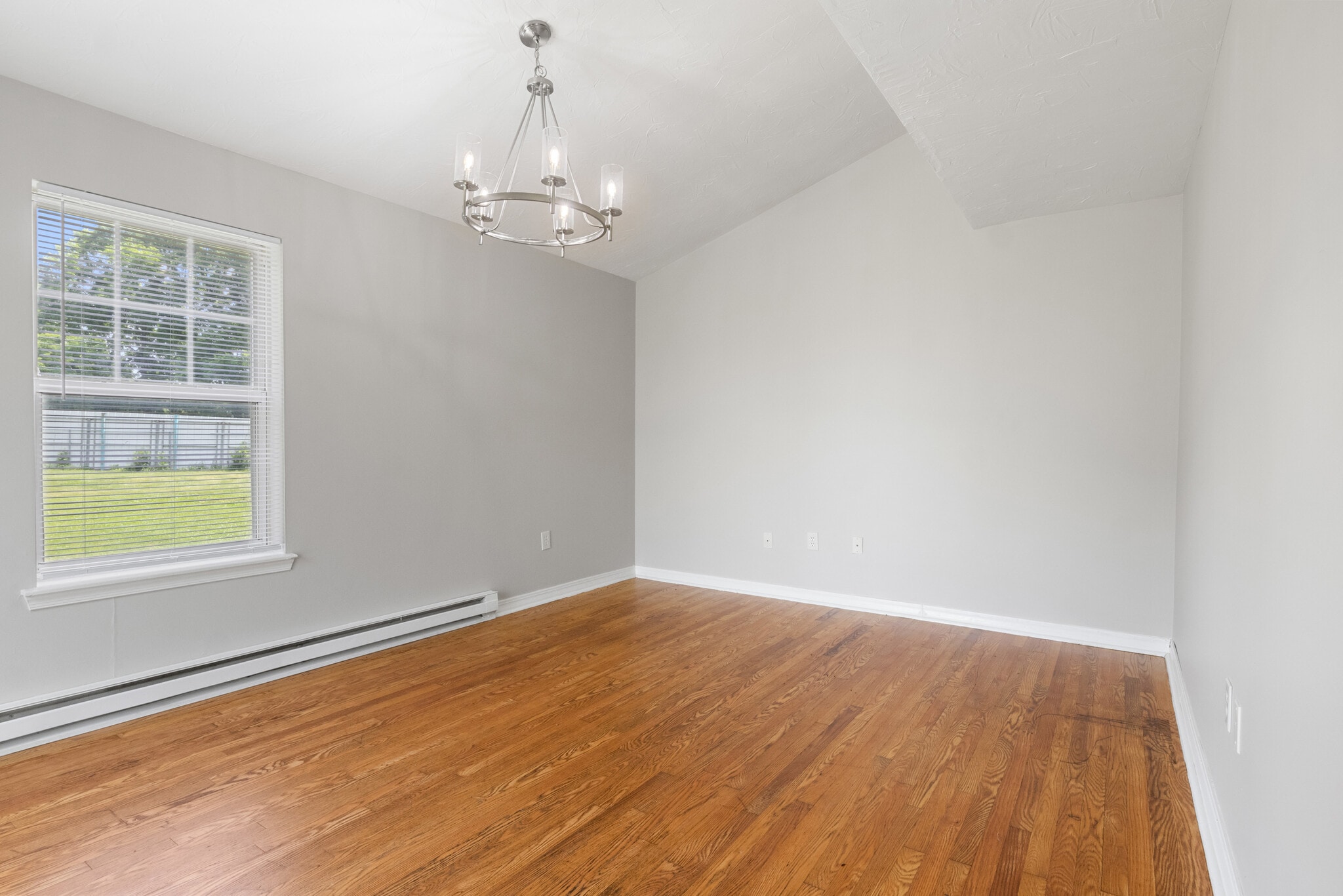 Building Photo - 2957 Solar Dr
