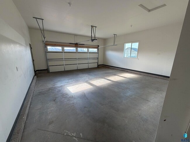Building Photo - 2607 E Sunburst Dr