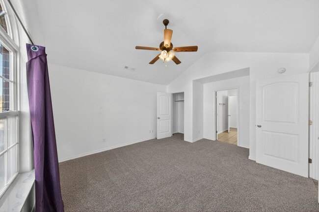 Building Photo - Are you looking for a short term rental. Look No further!!