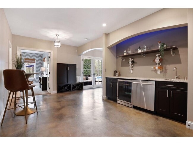 Building Photo - 3632 Rainbow Dr