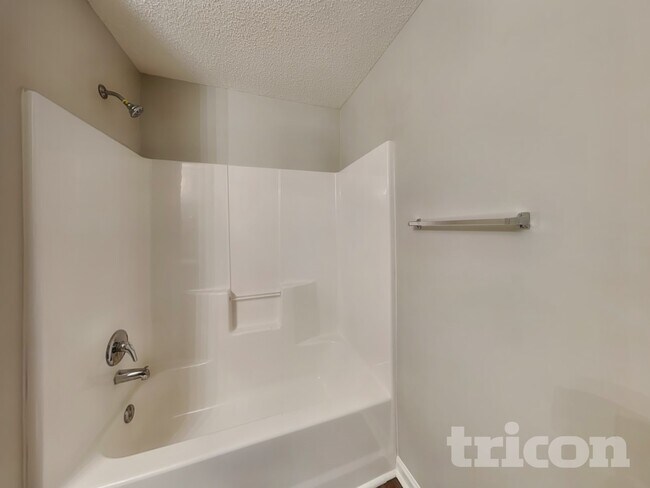 Building Photo - 104 Rampart St