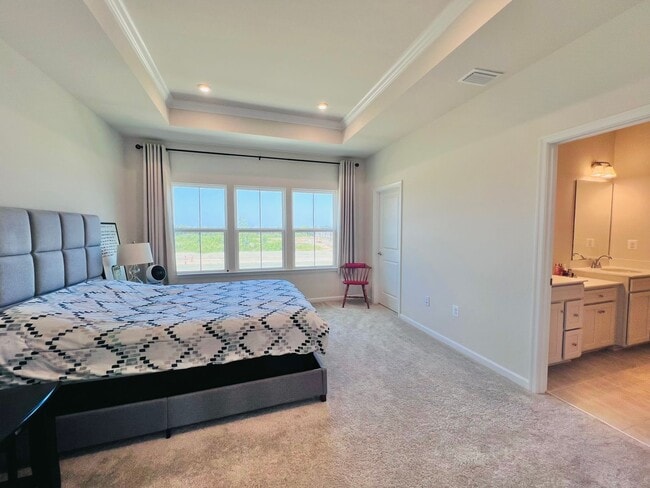 Building Photo - MINUTES TO VRE AND ALL THE CONVENIENCES OF...