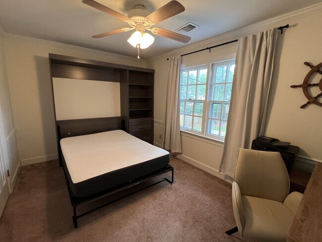 Building Photo - Beautifully Remodeled Colonial in James La...