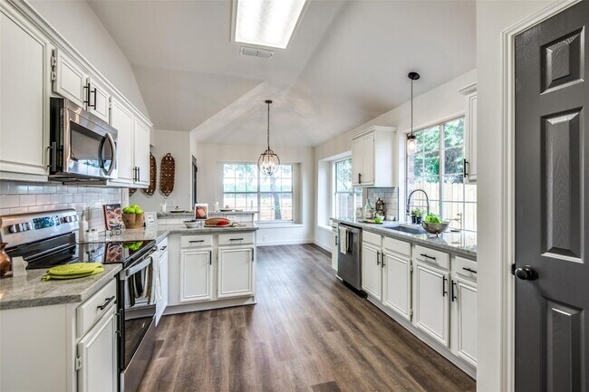 Building Photo - 759 Winding Oak Bend