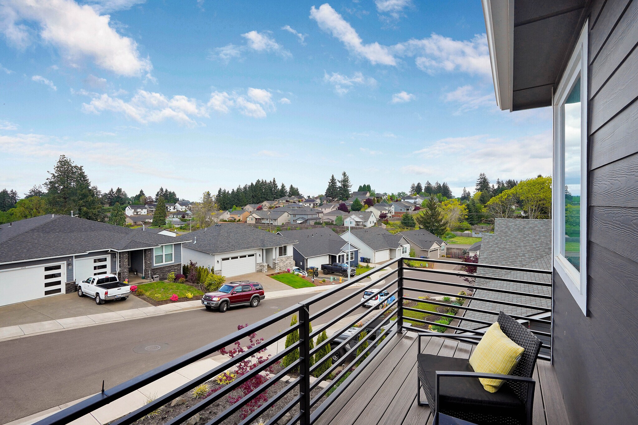 Building Photo - 1132 Thunderbird Ave S