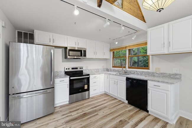 Building Photo - 11492 Rawhide Rd