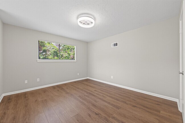 Building Photo - 105 Glenmora Ct