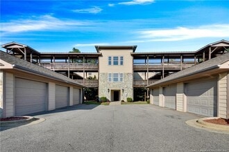 Building Photo - 1611 Bluffside Dr