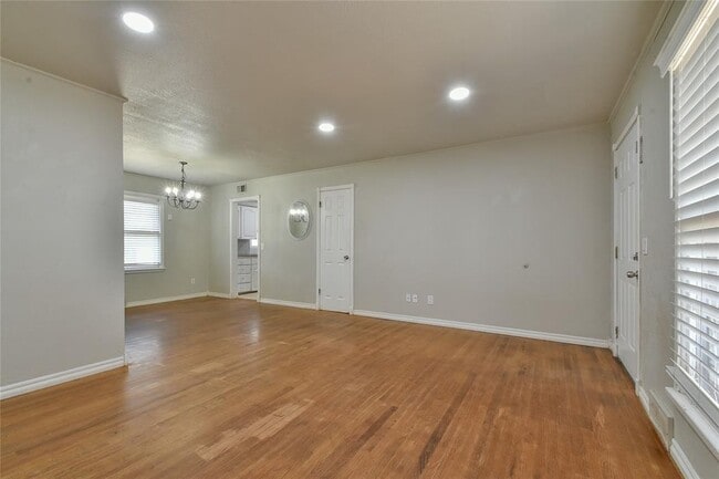 Building Photo - 2105 Carpenter Dr