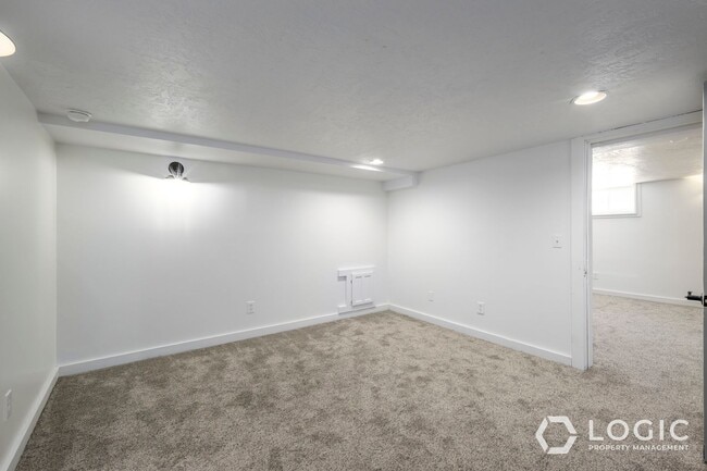 Building Photo - Incredible Basement Unit in Harrison UT