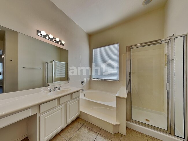 Building Photo - 8027 W Clara Ln