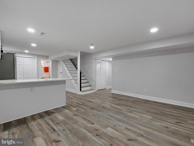 Building Photo - 4502 Elmwood Rd