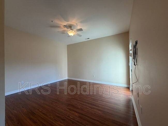 Building Photo - 670 Town Center Dr