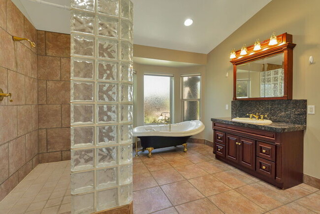 Building Photo - 1307 E Treasure Cove Dr
