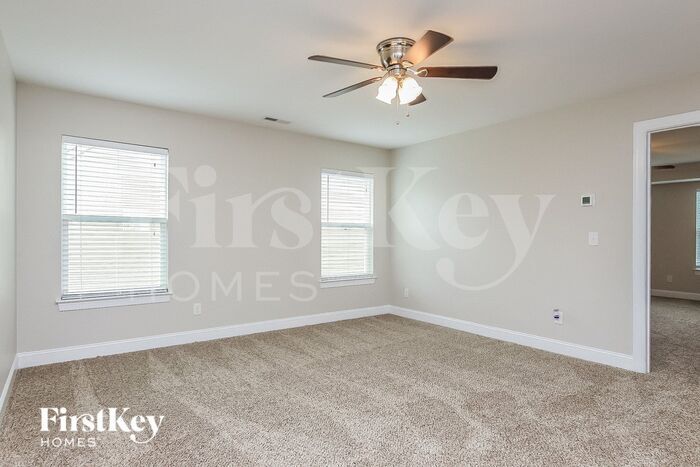 Building Photo - 97 Roterham Dr