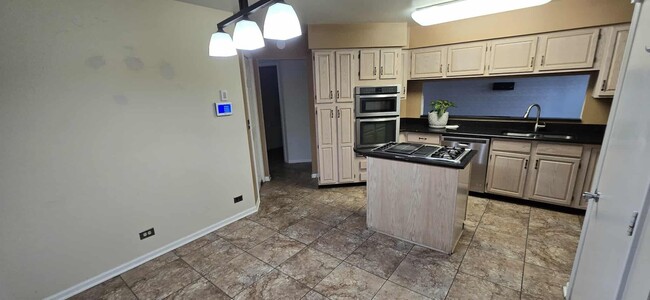 Building Photo - 14713 Golf Rd