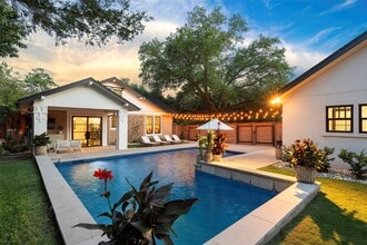 Building Photo - 3 Bedroom 2.5 Bathroom Home w/ 1 Bedroom 1 Bathroom Guest House & Pool!!