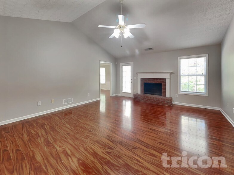 Building Photo - 515 Plantation Creek Dr