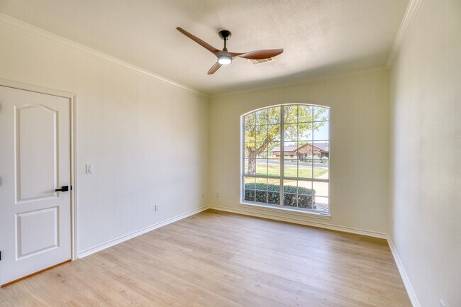 Building Photo - 1100 Broken Hills Dr