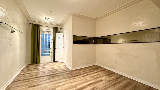 Building Photo - 1335 Pennsylvania Ave