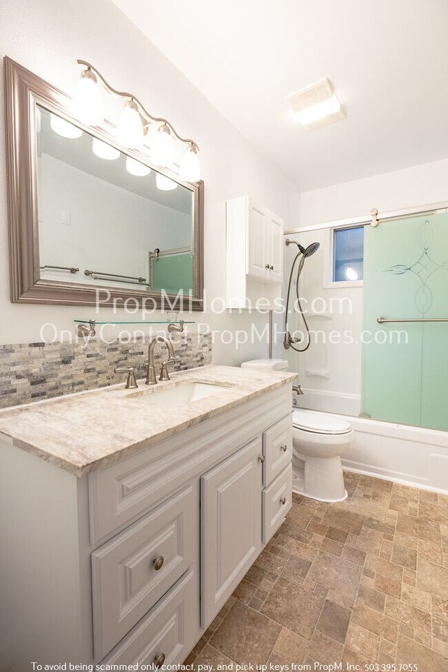 Building Photo - Charming Two Bedroom Unit in North Tabor!