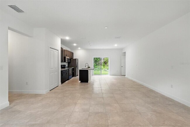 Building Photo - 7738 N Creek Way