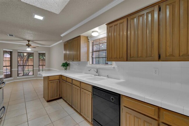Building Photo - 7825 Silveridge Dr