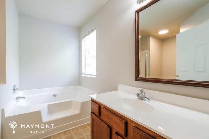 Building Photo - 1422 Elliotts Ln